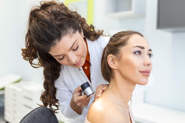 Jak wygląda wizyta u dermatologa? Przewodnik krok po kroku
